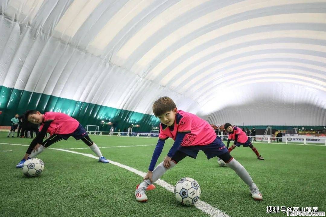 踢足球能锻炼抑郁吗？科学解析运动对心理健康的积极影响